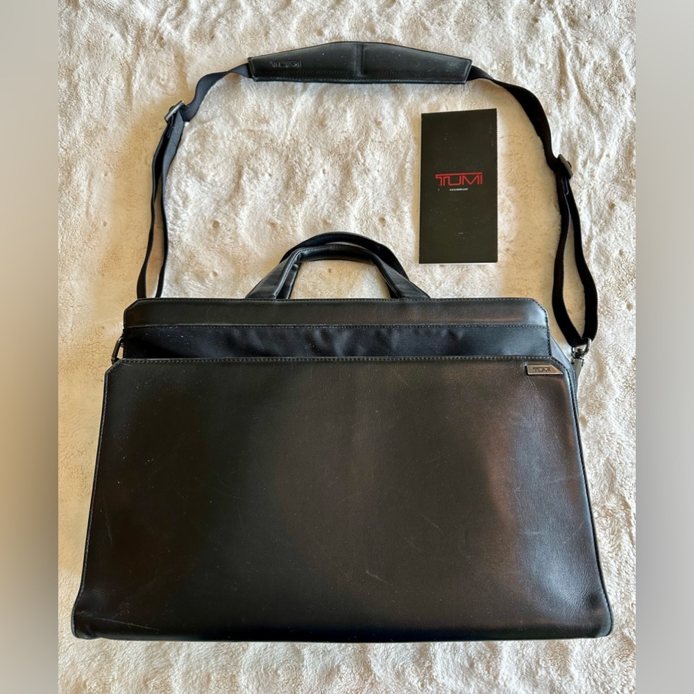 Tumi Large Black Leather laptop briefcase. Vntg. I owned since 2000. Preowned